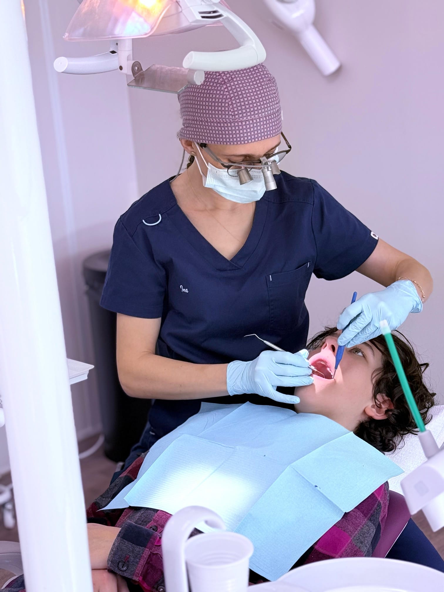 Arts helpt kind DentalArt Jeugd